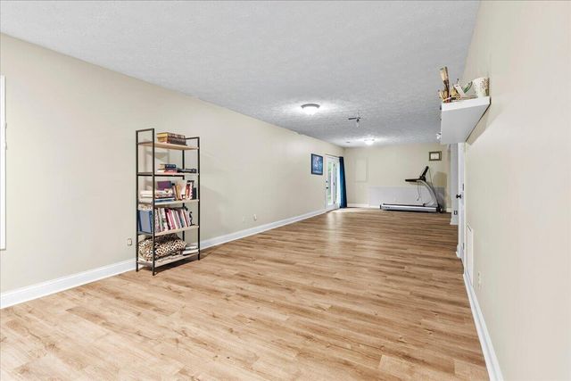 340 Meadowcrest Park, Lexington, KY 40515