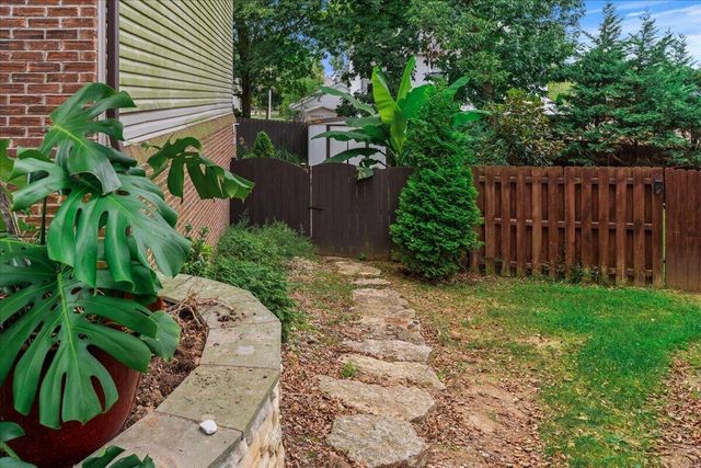 340 Meadowcrest Park, Lexington, KY 40515