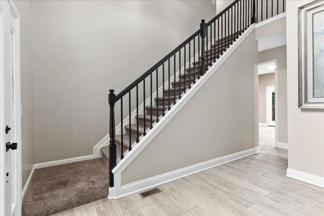 340 Meadowcrest Park, Lexington, KY 40515