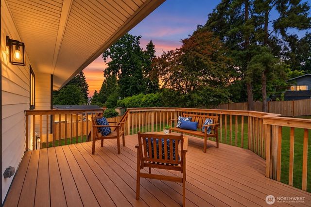 19624 62nd Avenue NE, Kenmore, WA 98028