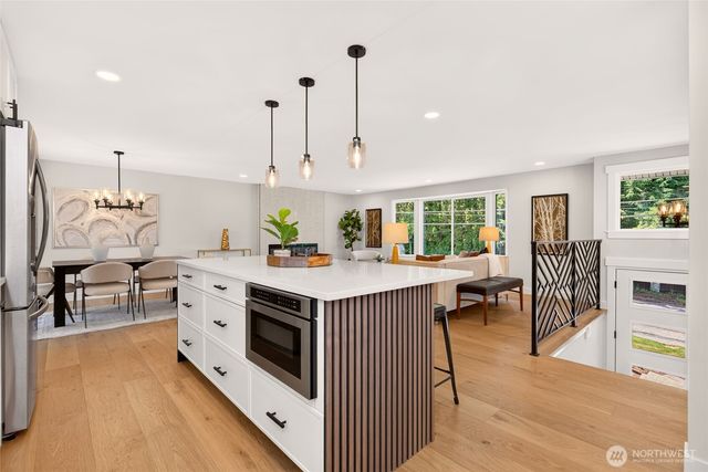 19624 62nd Avenue NE, Kenmore, WA 98028
