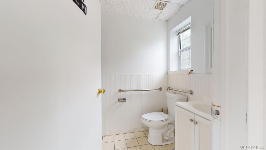 207 Bay Shore Road, Deer Park, NY 11729 — photo 5
