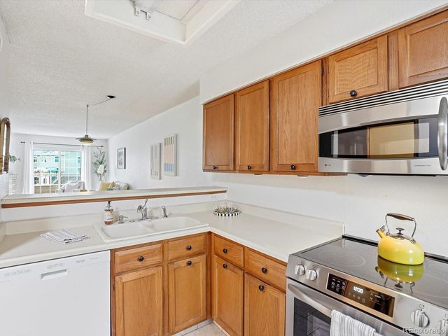 1818 S Quebec Way 4-2, Denver, CO 80231