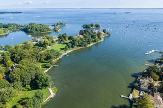 2 Vista Drive, Greenwich, CT 06830