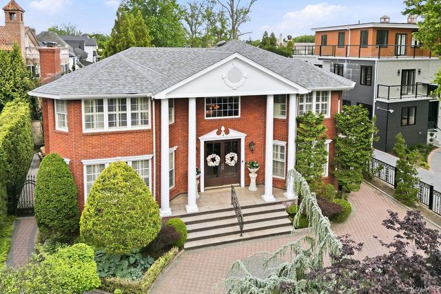 4 Point Crescent, Whitestone, NY 11357
