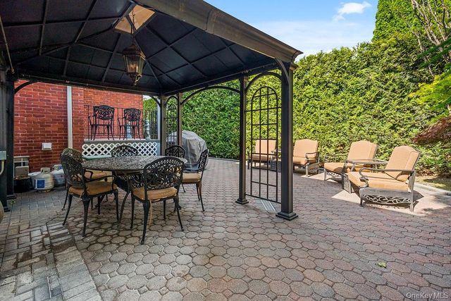 4 Point Crescent, Whitestone, NY 11357