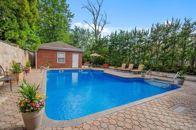 4 Point Crescent, Whitestone, NY 11357