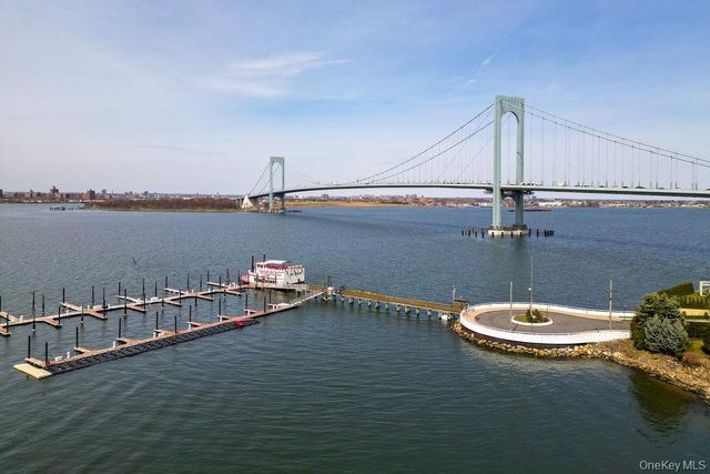4 Point Crescent, Whitestone, NY 11357