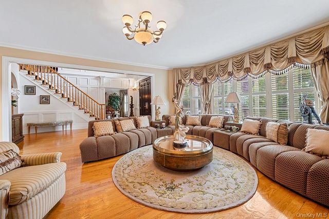 4 Point Crescent, Whitestone, NY 11357