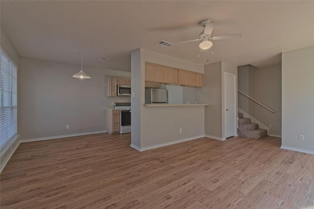 2211 Creekside LN B, Georgetown, TX 78626