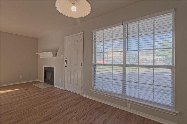 2211 Creekside LN B, Georgetown, TX 78626