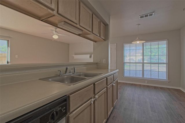 2211 Creekside LN B, Georgetown, TX 78626
