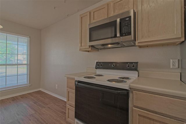 2211 Creekside LN B, Georgetown, TX 78626