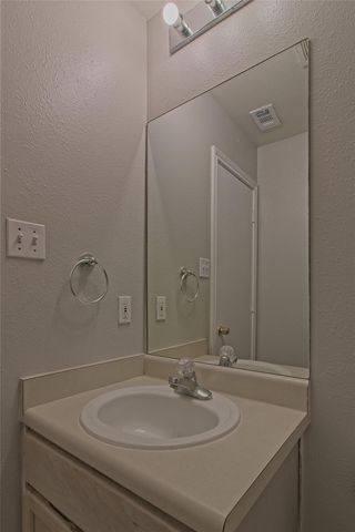 2211 Creekside LN B, Georgetown, TX 78626