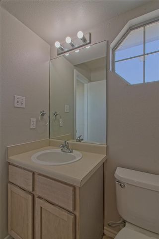 2211 Creekside LN B, Georgetown, TX 78626