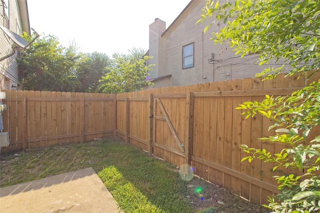 2211 Creekside LN B, Georgetown, TX 78626