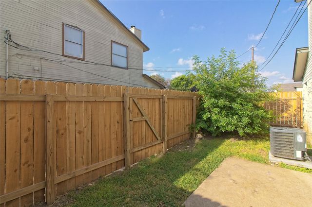 2211 Creekside LN B, Georgetown, TX 78626