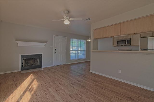 2211 Creekside LN B, Georgetown, TX 78626