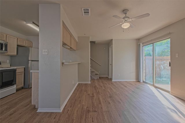 2211 Creekside LN B, Georgetown, TX 78626