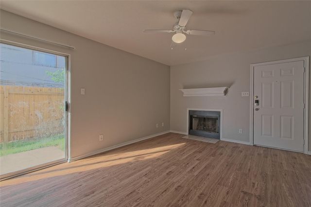 2211 Creekside LN B, Georgetown, TX 78626