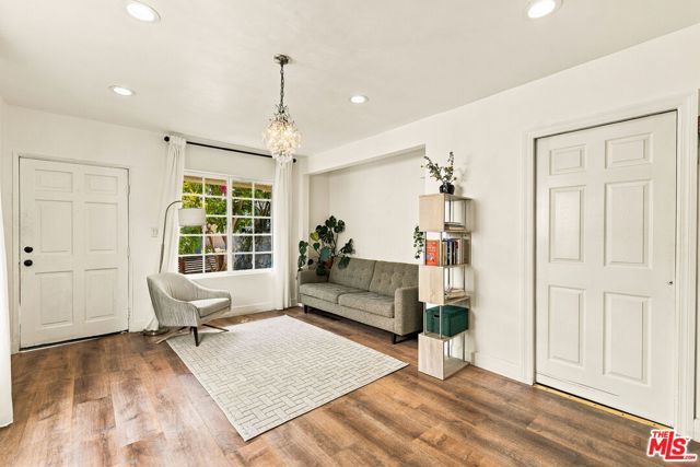 401 Del Norte Street, Los Angeles, CA 90065