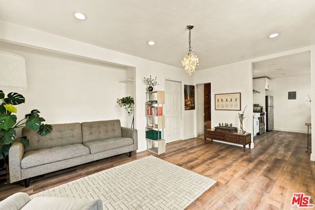 401 Del Norte Street, Los Angeles, CA 90065