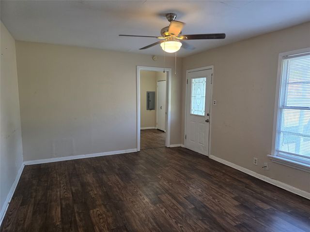 1205 N Anglin Street, Cleburne, TX 76031