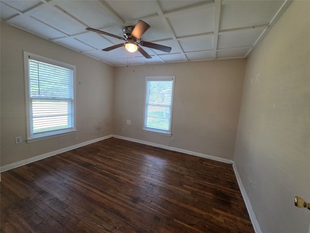 1205 N Anglin Street, Cleburne, TX 76031