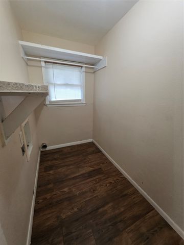 1205 N Anglin Street, Cleburne, TX 76031