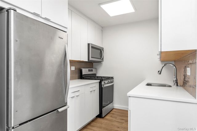 2 Bay Club Drive 20-O, Bayside, NY 11360