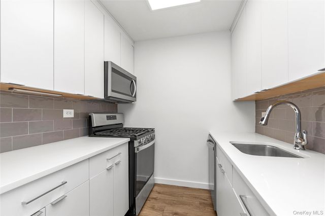 2 Bay Club Drive 20-O, Bayside, NY 11360