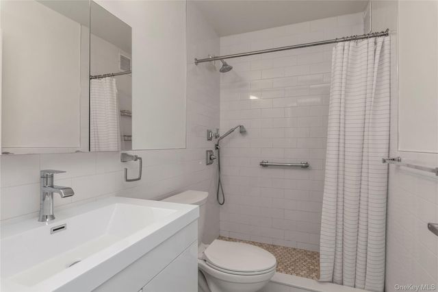 2 Bay Club Drive 20-O, Bayside, NY 11360