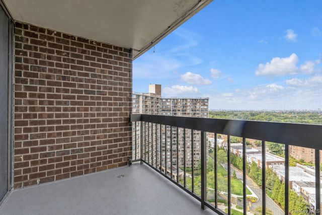 2 Bay Club Drive 20-O, Bayside, NY 11360