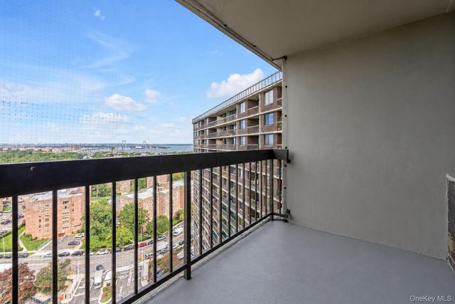 2 Bay Club Drive 20-O, Bayside, NY 11360