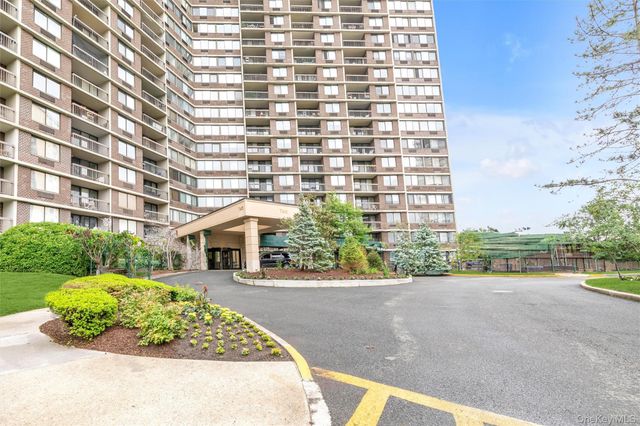 2 Bay Club Drive 20-O, Bayside, NY 11360