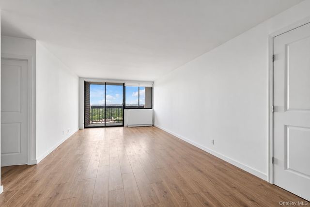 2 Bay Club Drive 20-O, Bayside, NY 11360