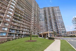 2 Bay Club Drive 20-O, Bayside, NY 11360