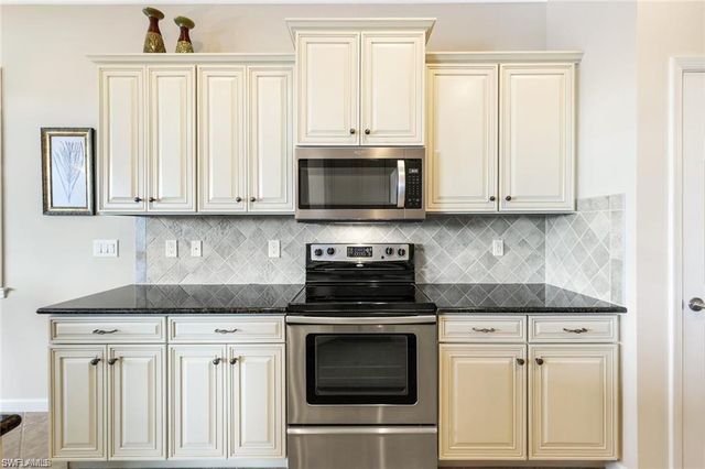 9513 Ironstone TER 202, Naples, FL 34120
