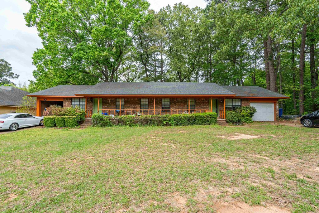 1019 Village Drive, Arkadelphia, AR 71923