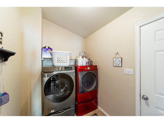 190 S Circle Dr, Pueblo, CO 81007