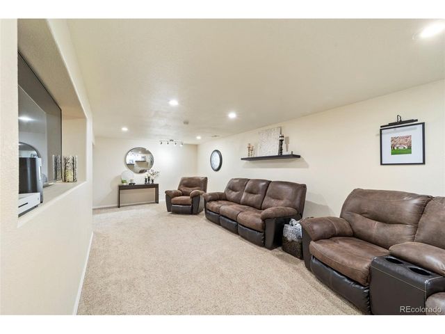 190 S Circle Dr, Pueblo, CO 81007