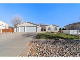 190 S Circle Dr, Pueblo, CO 81007