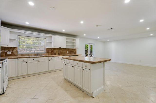 30323 SW 152nd Pl, Homestead, FL 33033