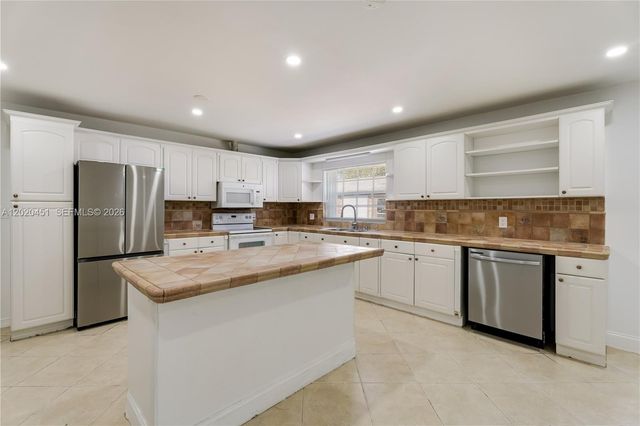 30323 SW 152nd Pl, Homestead, FL 33033