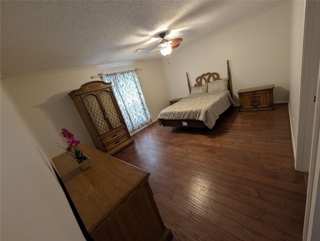 11807 Highgrove Drive, Houston, TX 77077