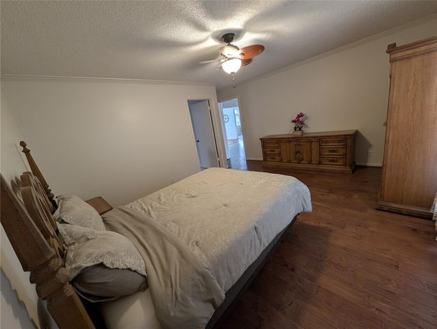 11807 Highgrove Drive, Houston, TX 77077