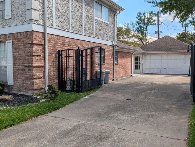 11807 Highgrove Drive, Houston, TX 77077
