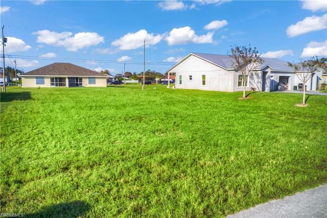833 NE 15th LN, Cape Coral, FL 33909