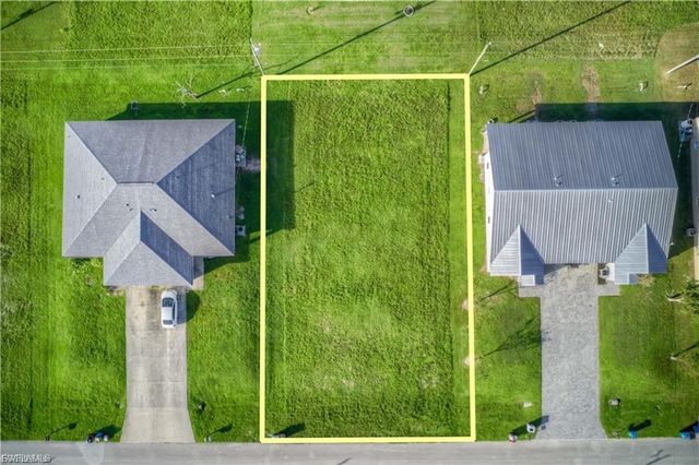 833 NE 15th LN, Cape Coral, FL 33909