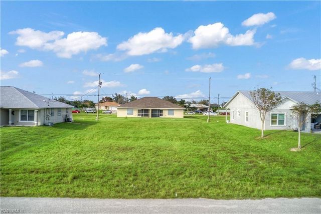 833 NE 15th LN, Cape Coral, FL 33909